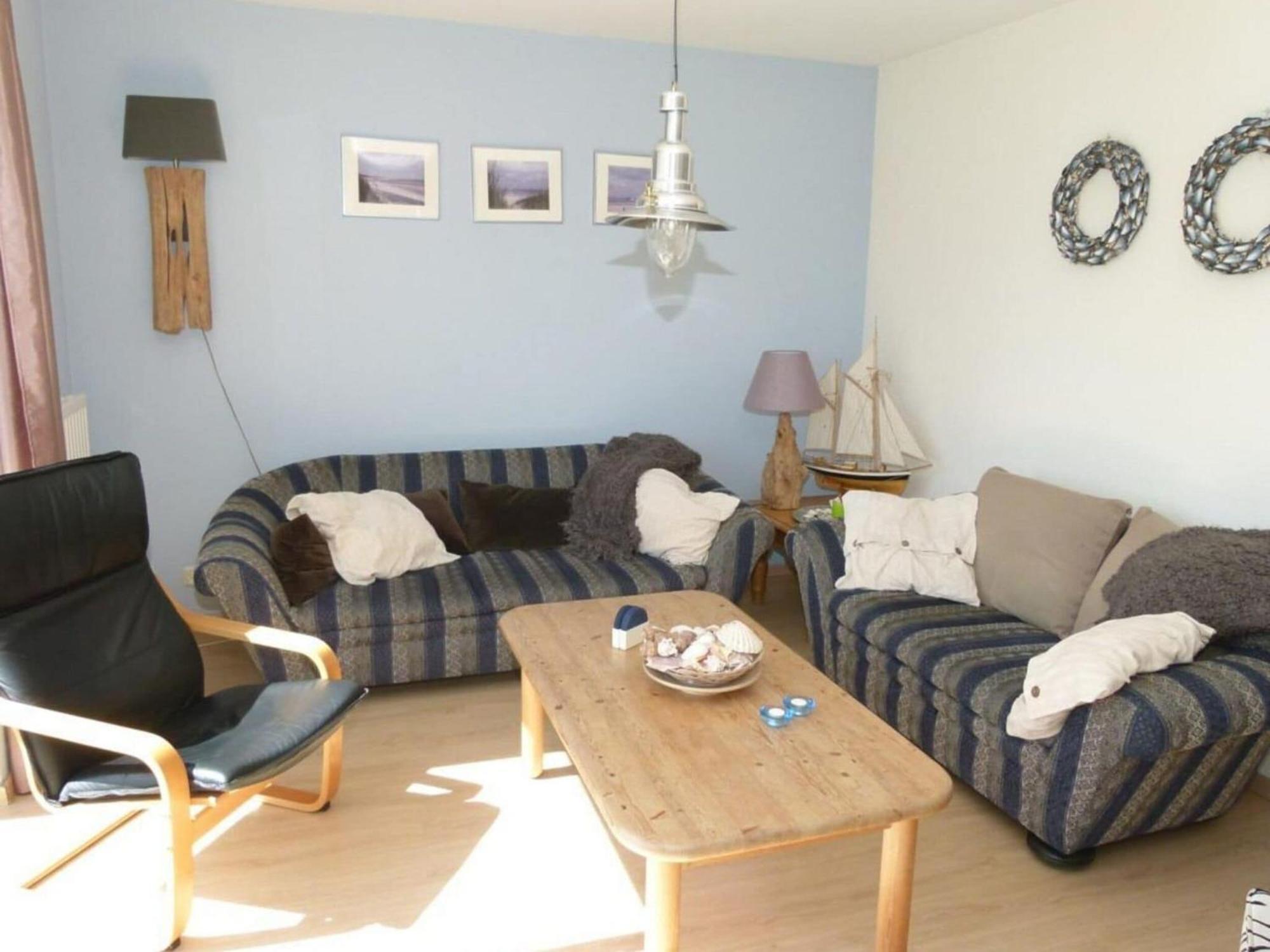 Vakantiehuis Lovely With Garden *