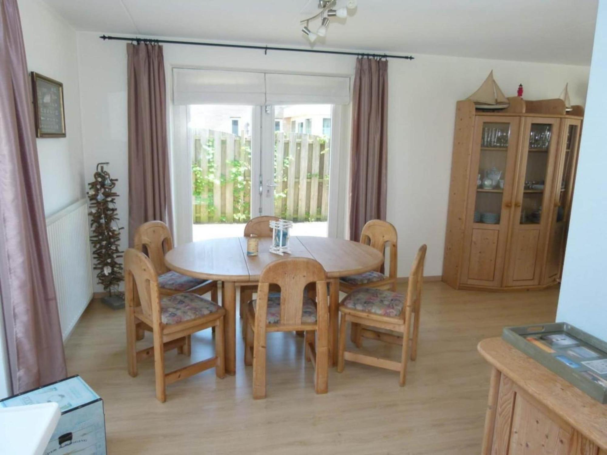 Vakantiehuis Lovely With Garden