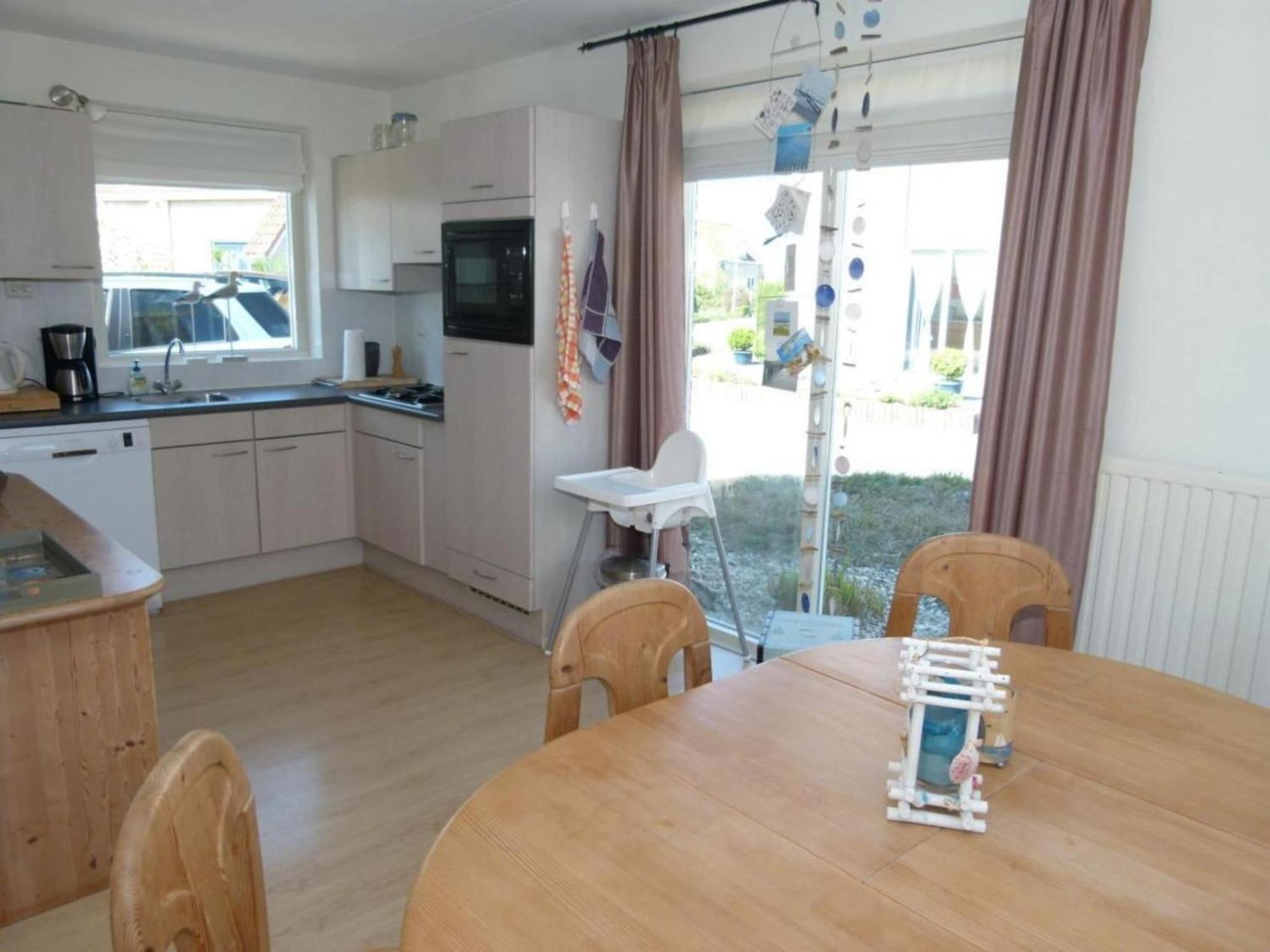 Vakantiehuis Lovely With Garden *